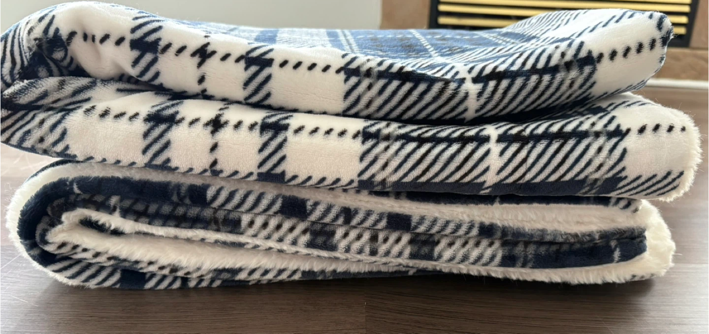 Reversible Plush Throw Blanket - photo 3