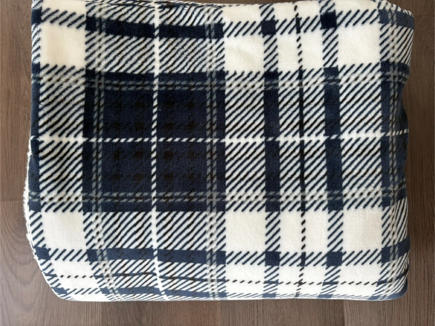 Reversible Plush Throw Blanket - photo 2