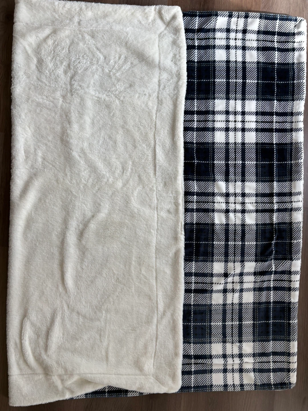 Reversible Plush Throw Blanket - photo 4