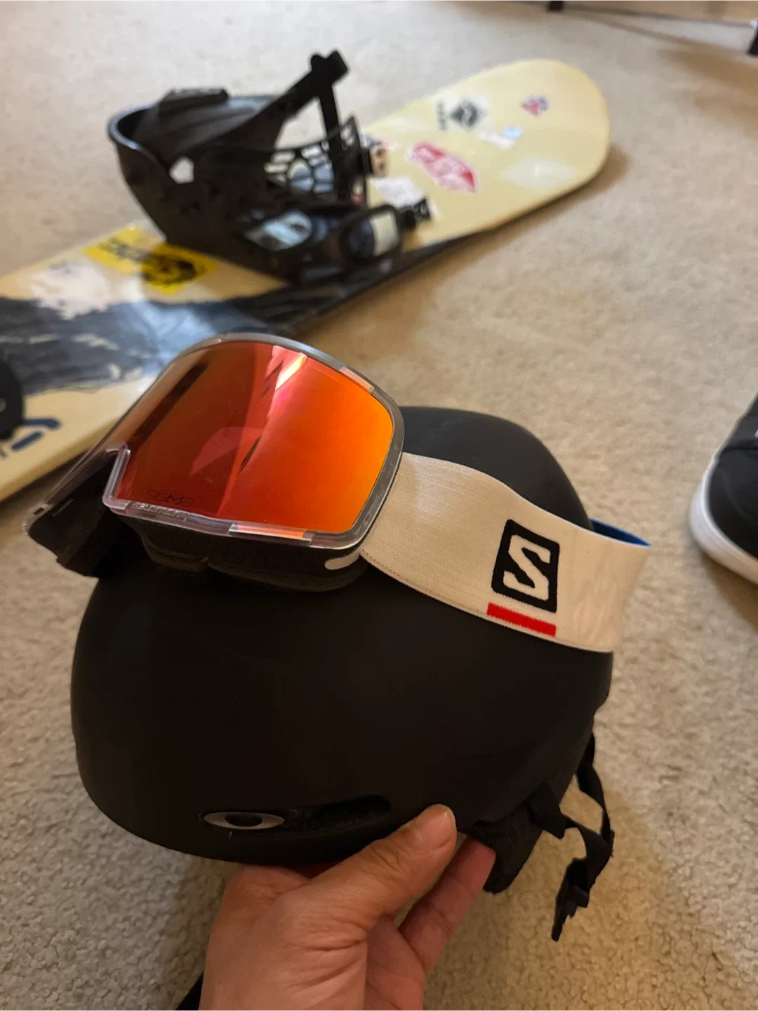 Salomon Ski/Snowboard Helmet and goggles