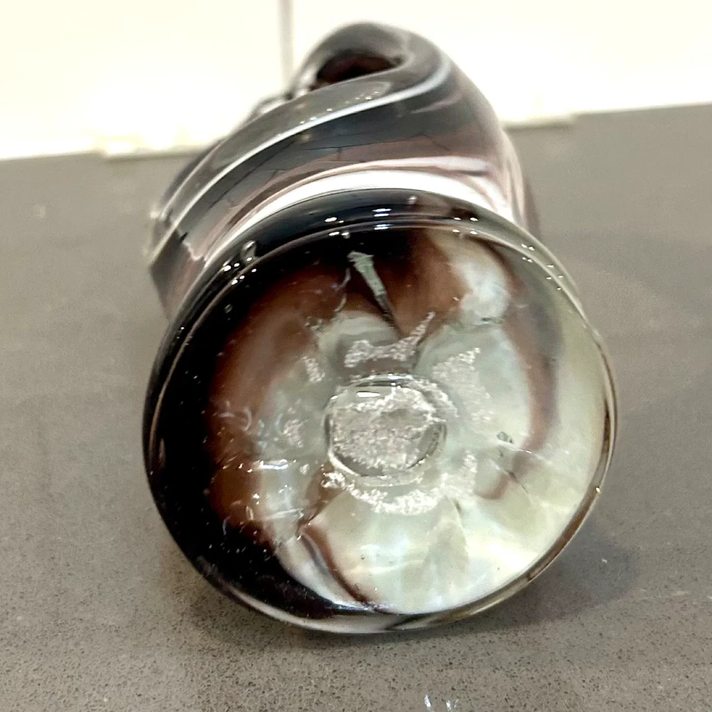 Brown & White Swirl Glass Vase image indicator(4)