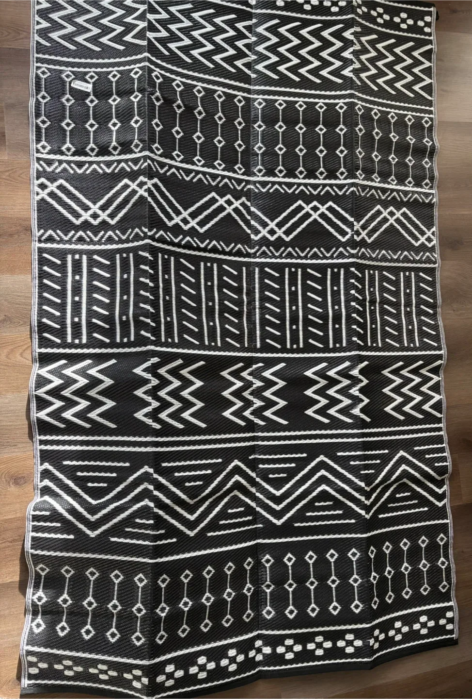Black & White Patterned Outdoor Rug