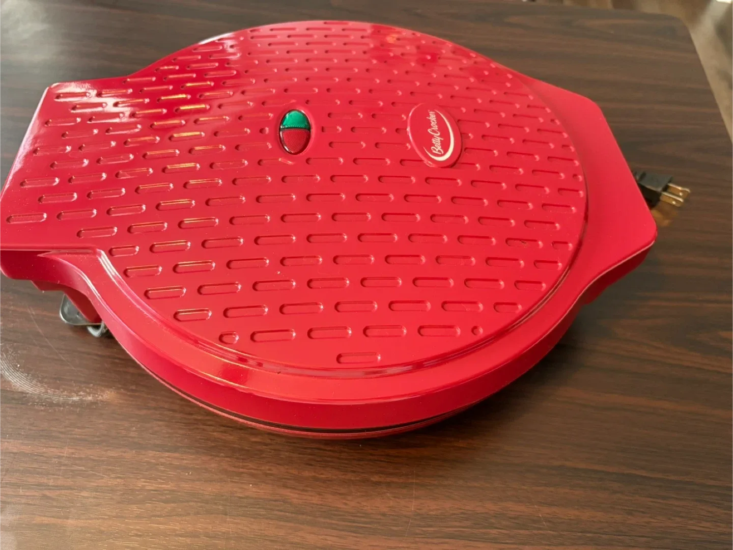 Betty Crocker pizza Maker - Red image indicator(2)