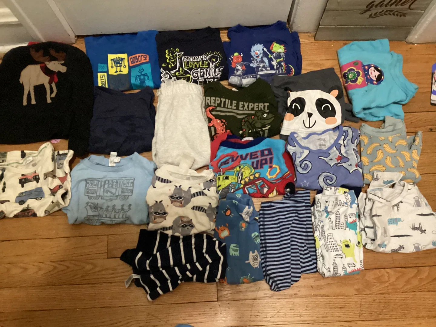 2T Lot of Toddler Clothes including some Christmas