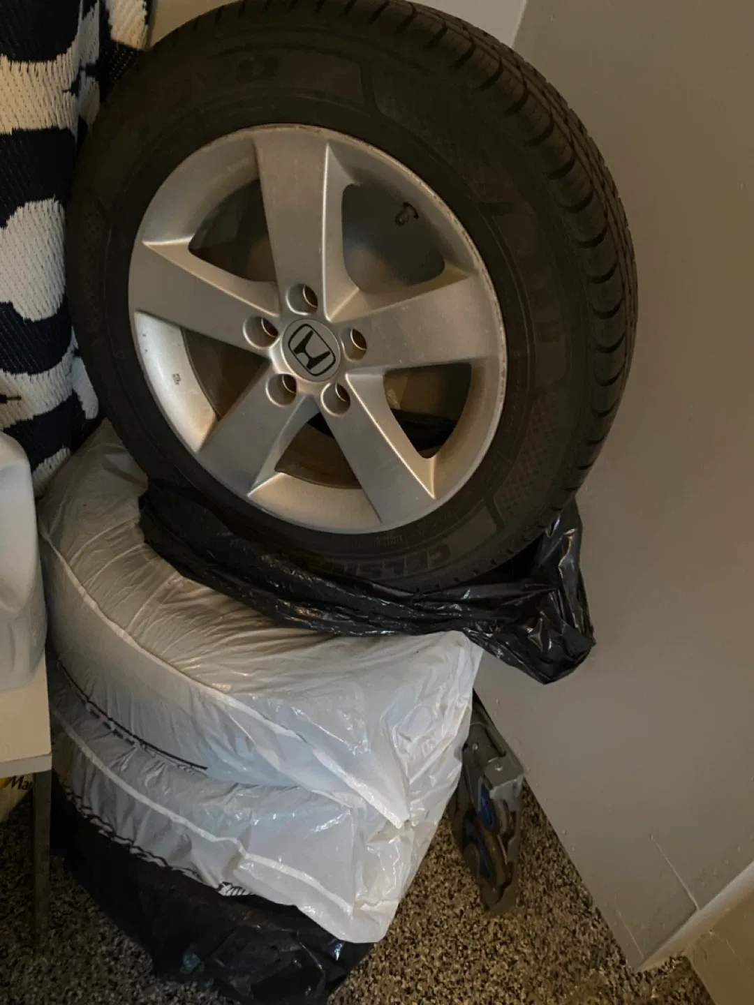 Honda Wheel with Toyo Tire 205/60R16 image indicator(4)