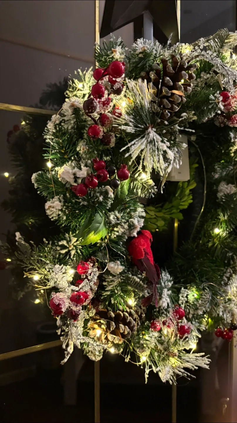 Christmas Wreath with Cardinals & Pine Cones image indicator(2)