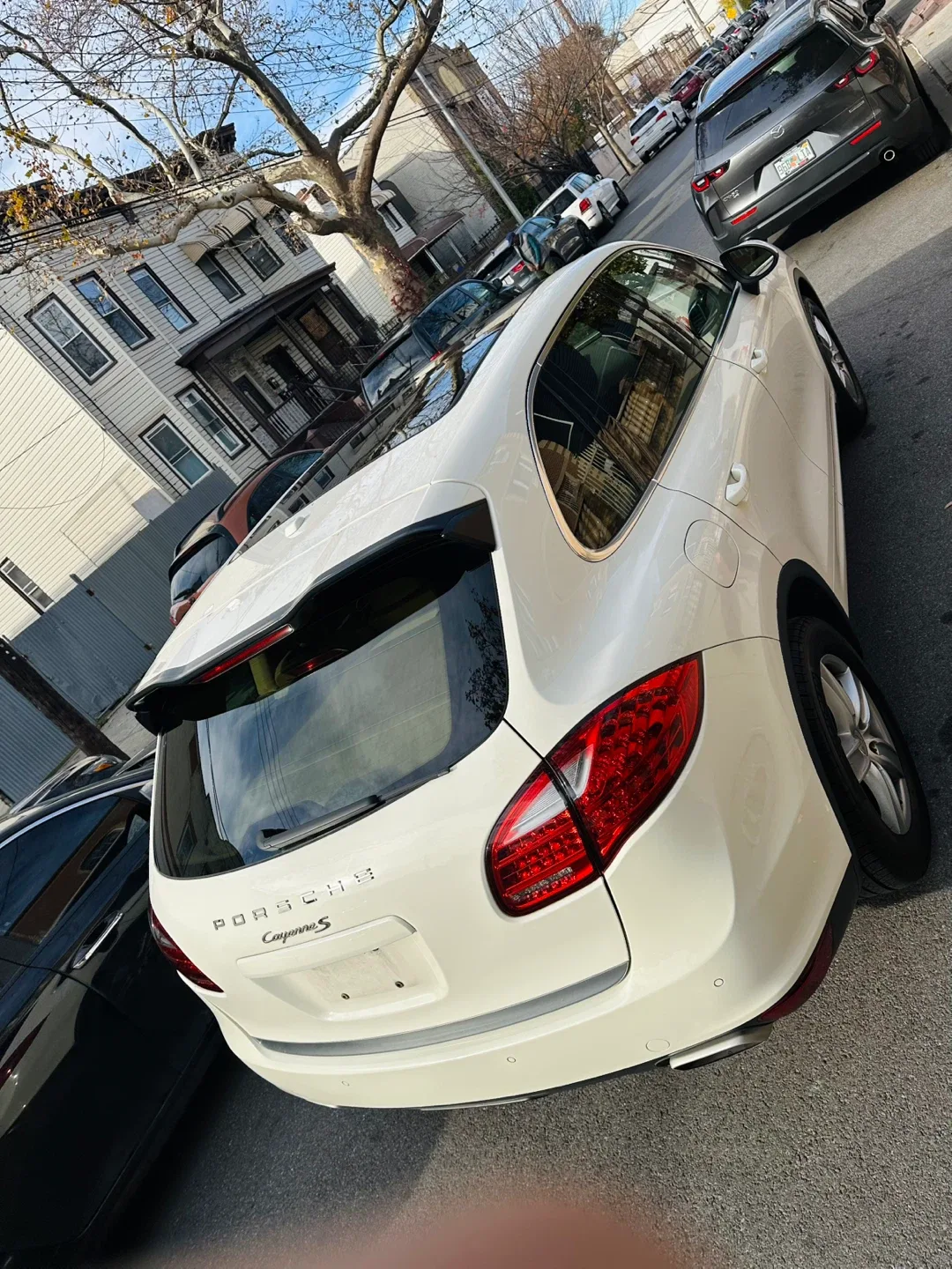 White Porsche Cayenne S image indicator(4)