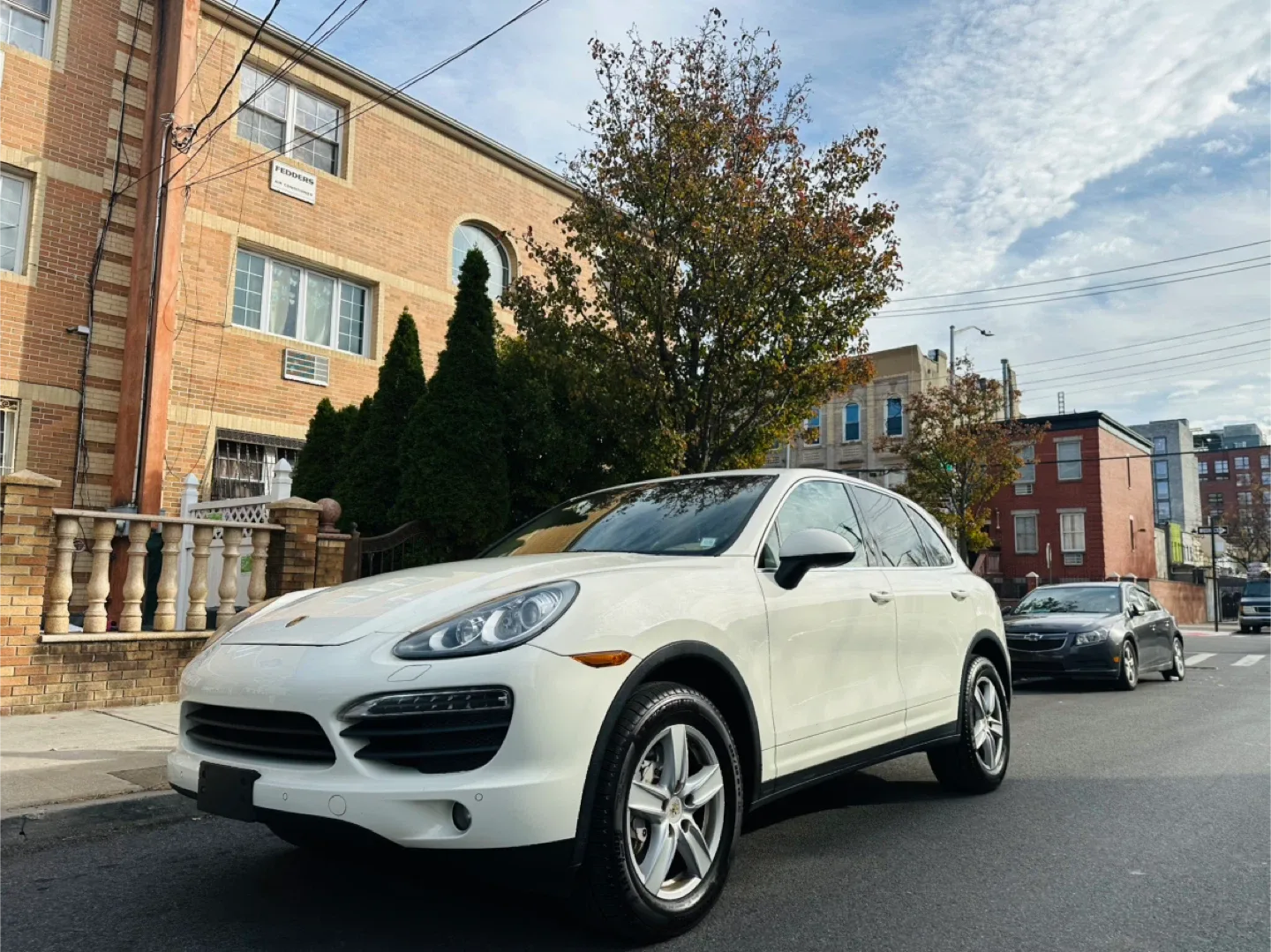 White Porsche Cayenne S