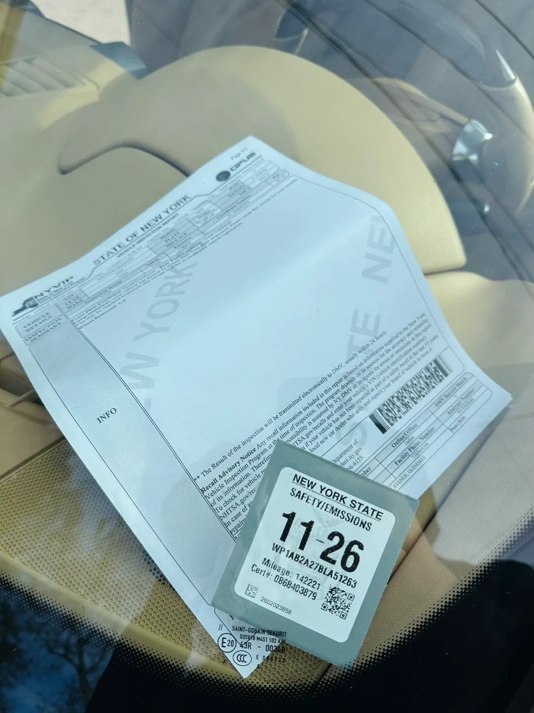 White Porsche Cayenne S image indicator(6)