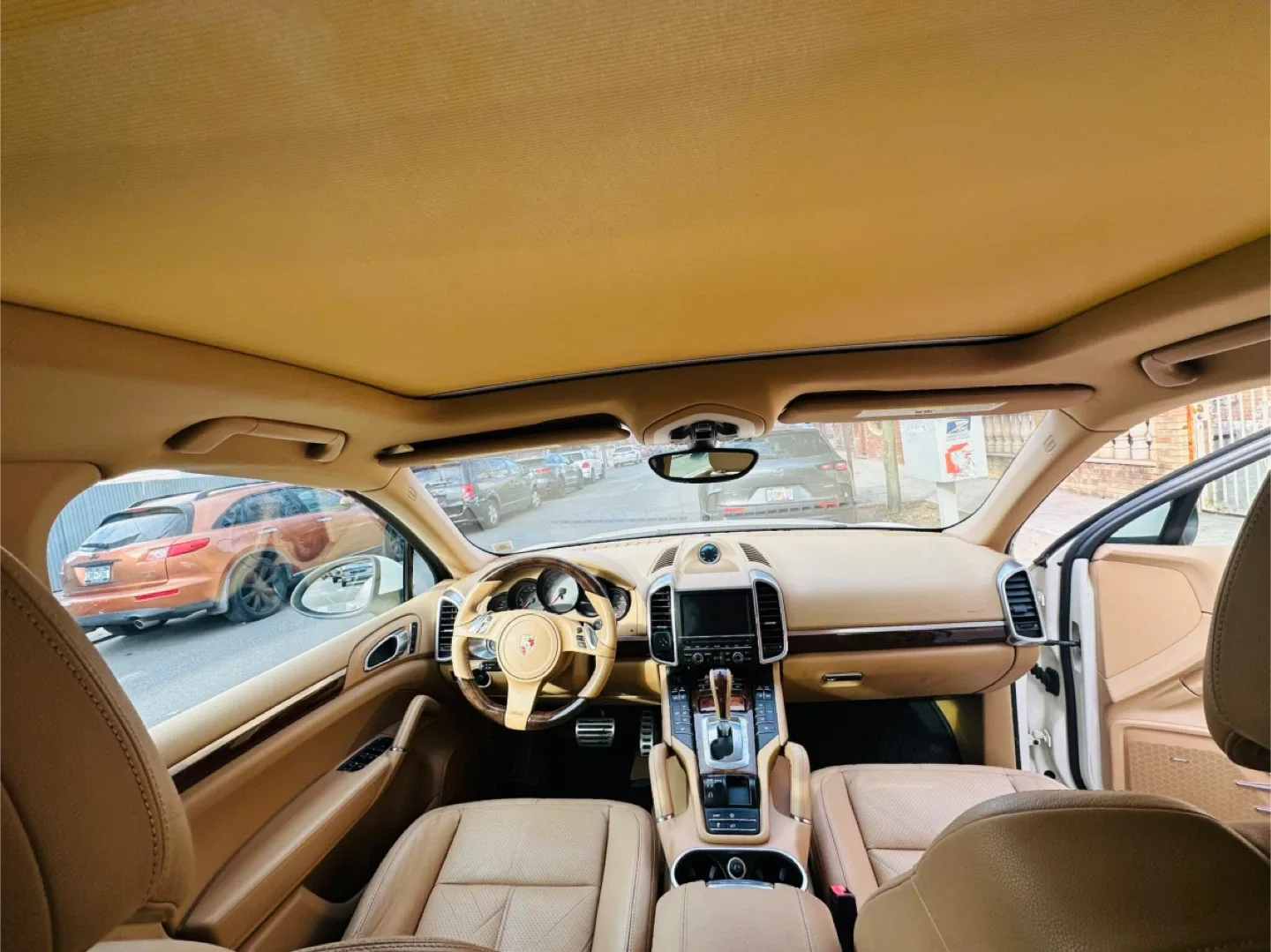 White Porsche Cayenne S image indicator(8)