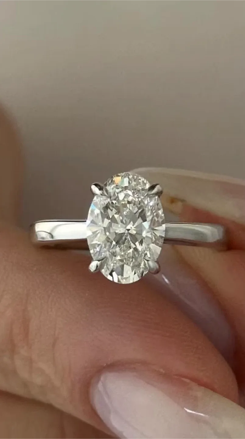 Oval Cut Diamond Ring image indicator(2)