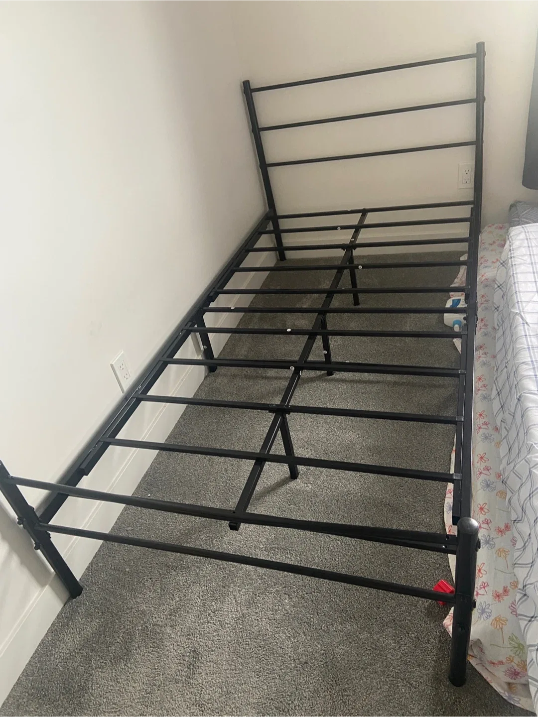 Black Metal Bed Frame - Twin Size image indicator(2)