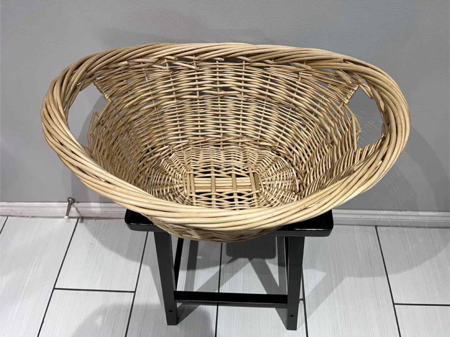 Wicker Laundry Basket image indicator(2)