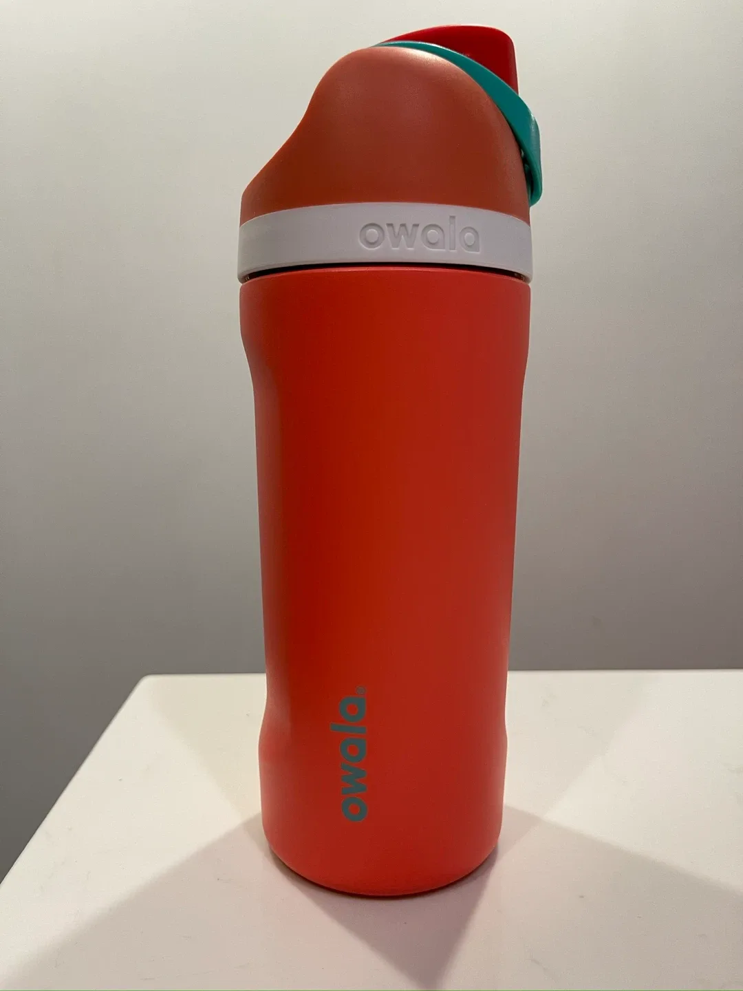 Owala FreeSip Stainless Steel Water Bottle 16oz image indicator(7)