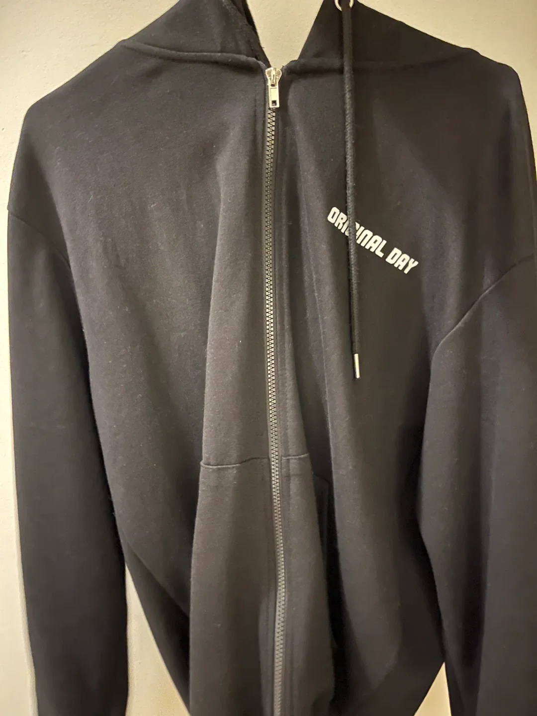 (L)Brand new Authentix Limited Hoodie image indicator(2)