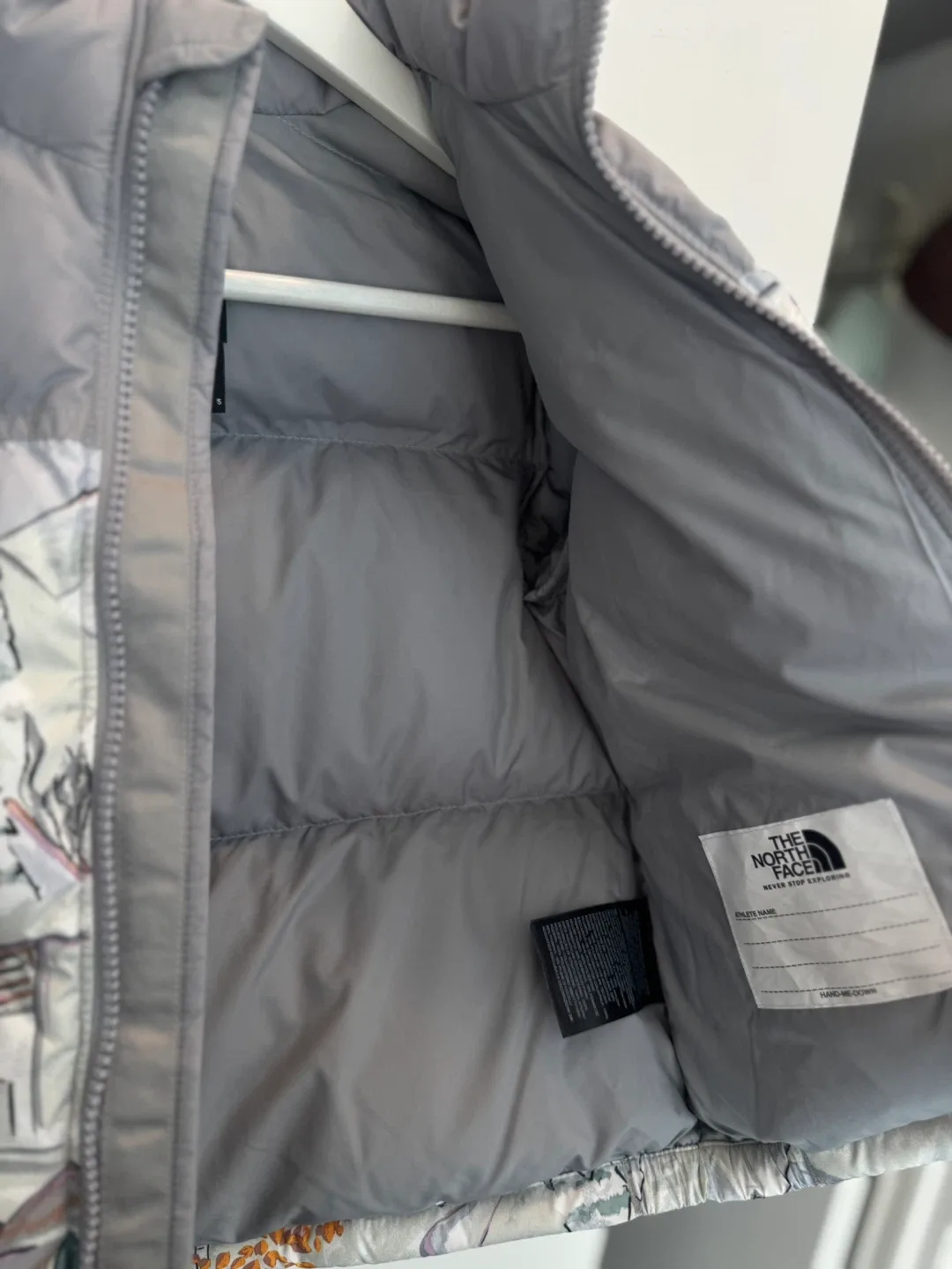 North Face puffer jacket for kids image indicator(4)