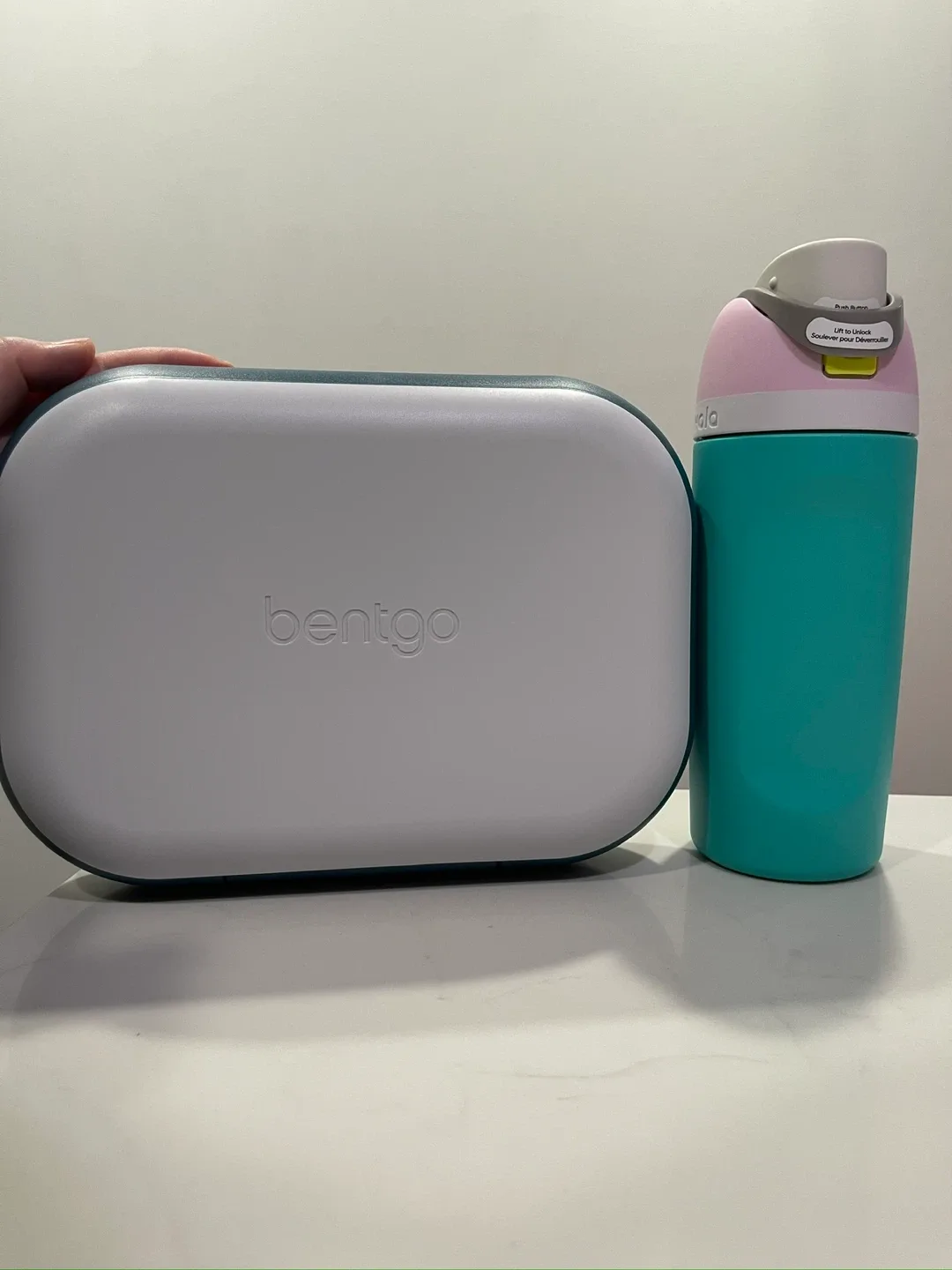 Bentgo Chill Max XL Lunch Box and Owala 16oz Freesip bottle image indicator(6)