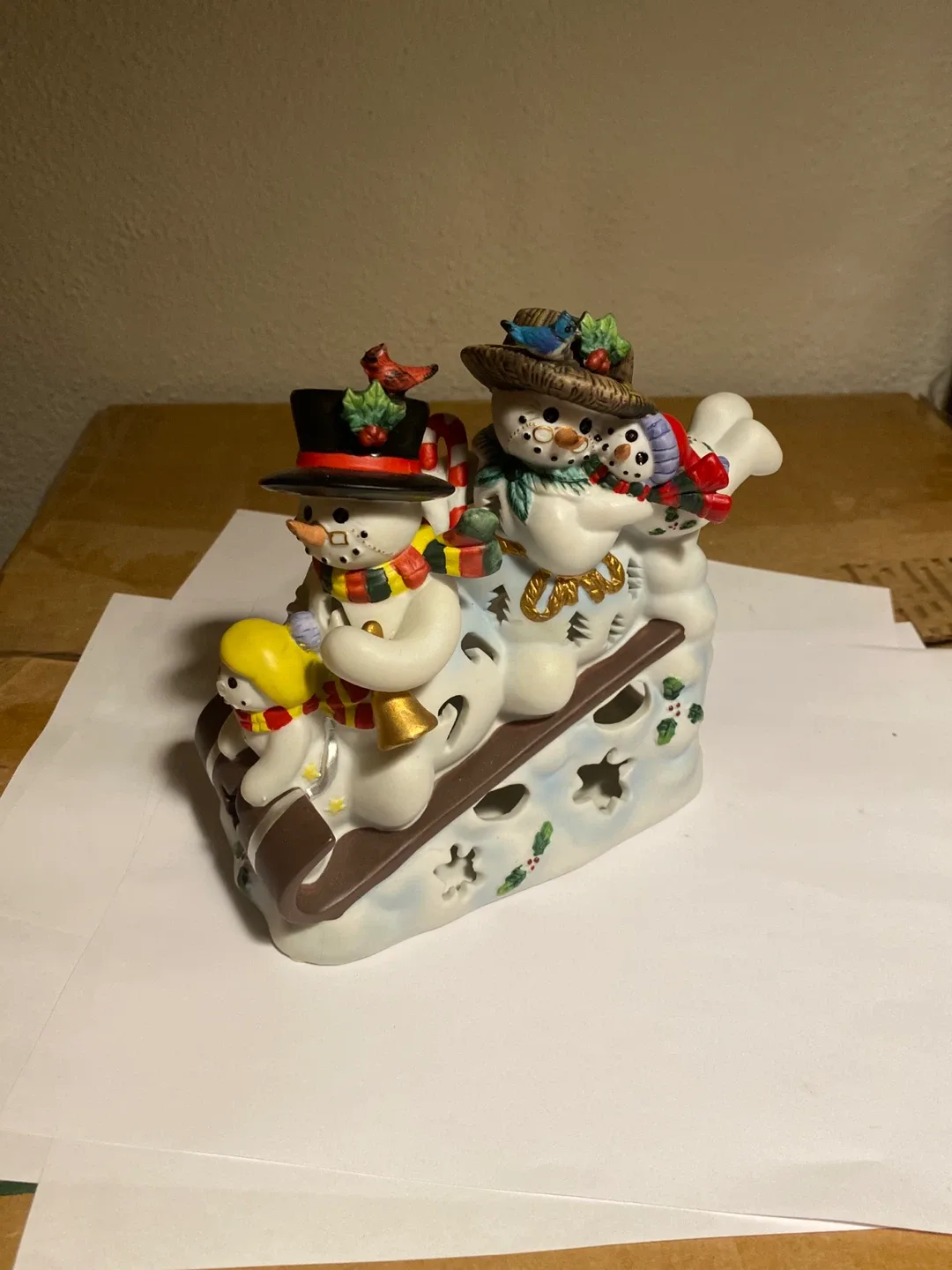 Snowbell family tealight holder