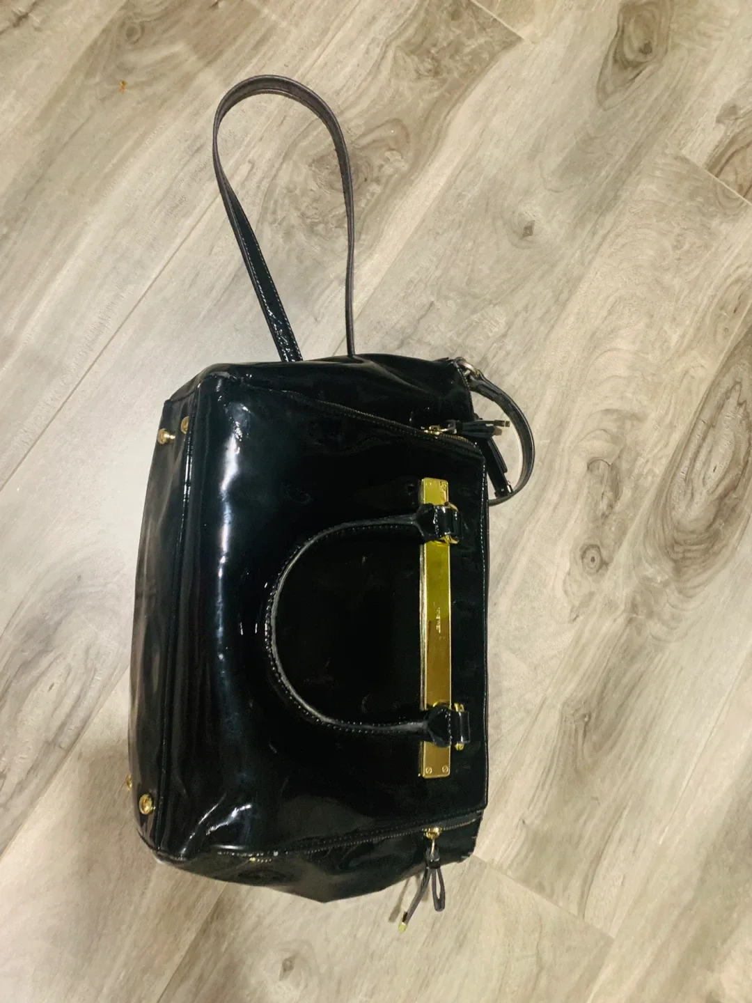Black Patent Leather Handbag image indicator(4)