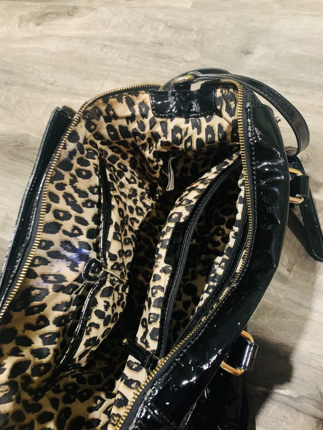 Black Patent Leather Handbag image indicator(2)