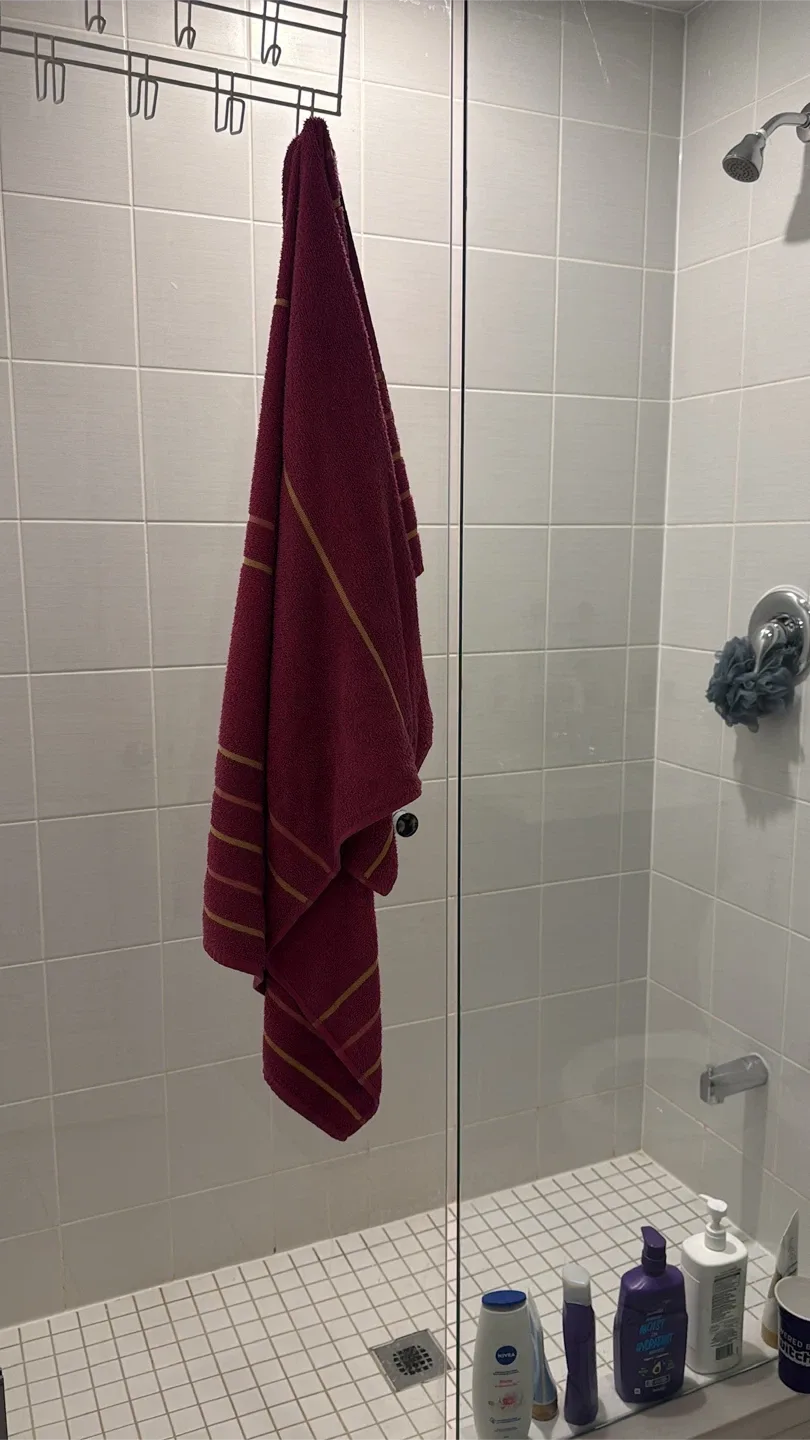 Private room with private washroom for rent image indicator(3)