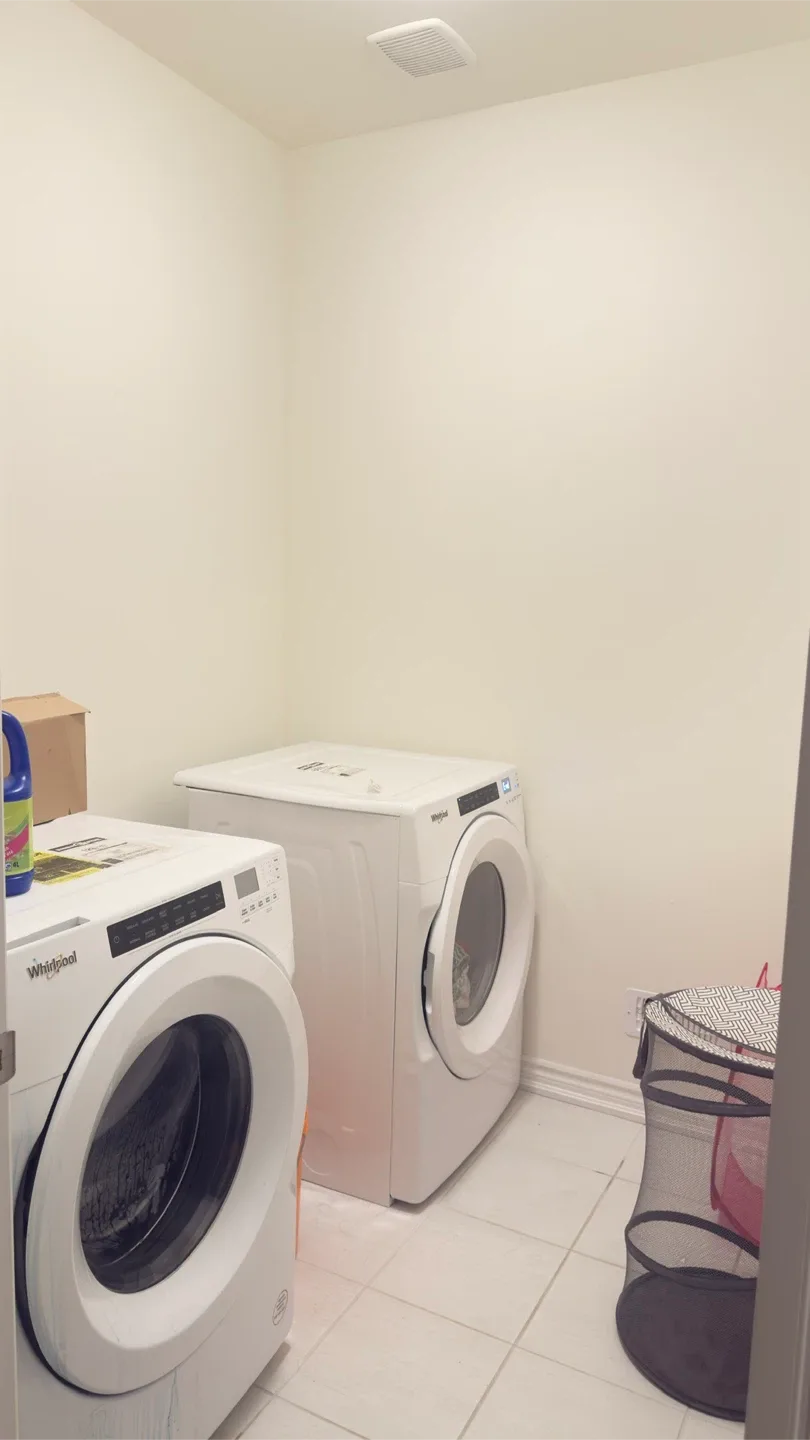 Private room with private washroom for rent image indicator(4)