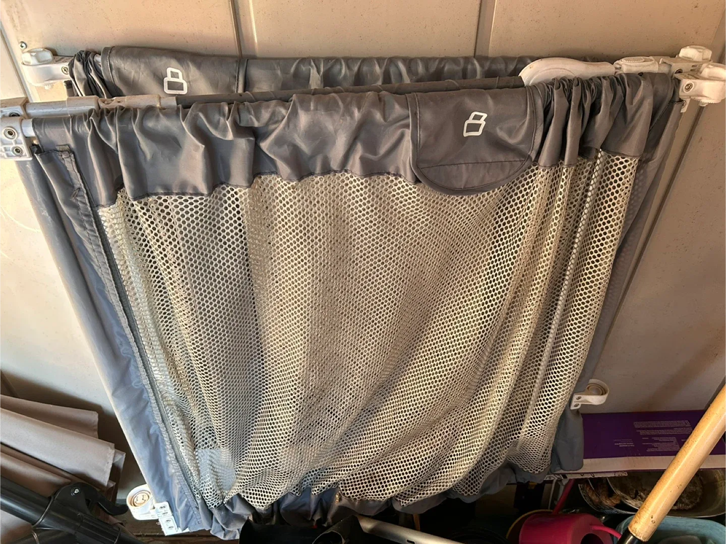 Baby fence and gate image indicator(2)