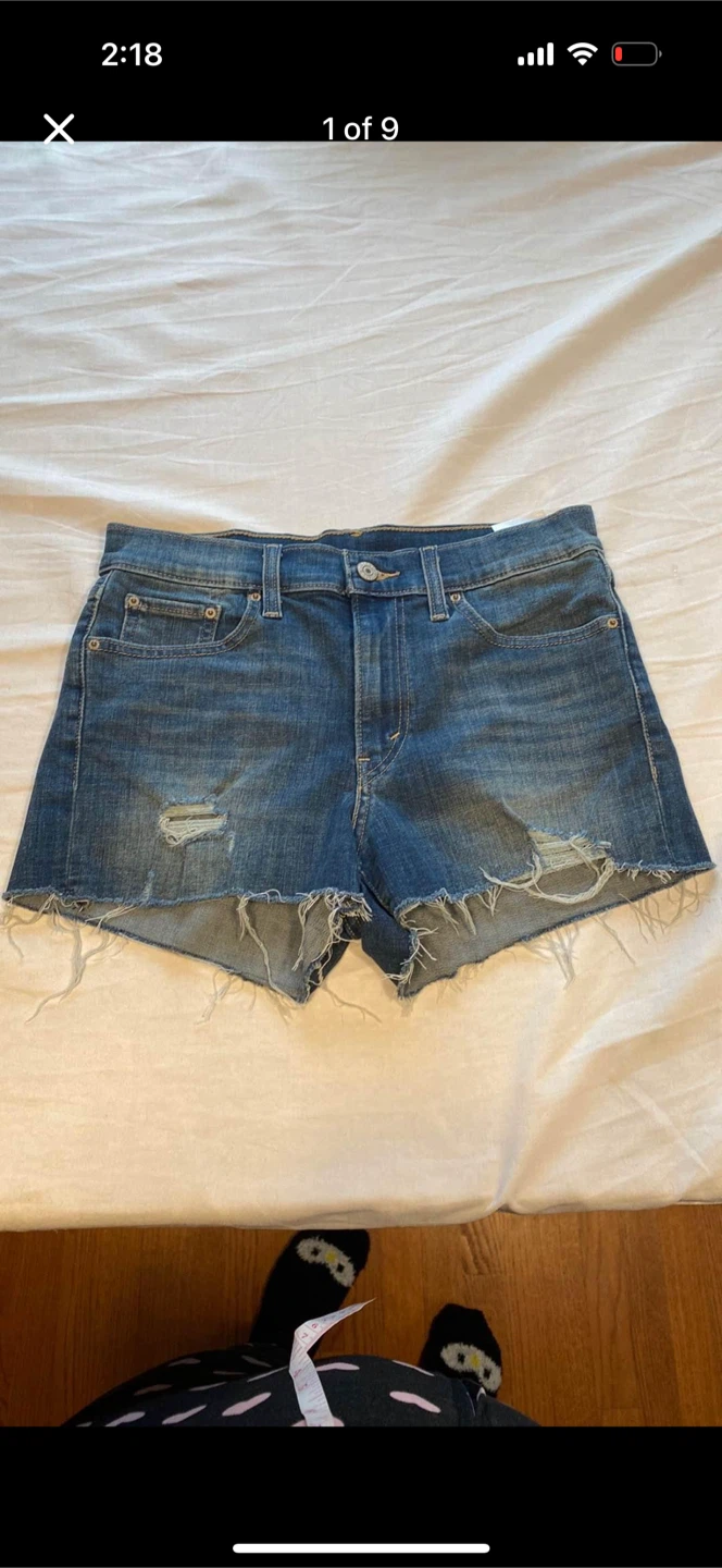 Levi’s Stretchy Distressed Cut Off Shorts