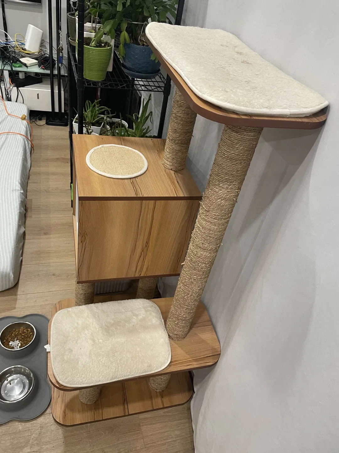 Modern Cat Tree with Scratching Posts image indicator(2)