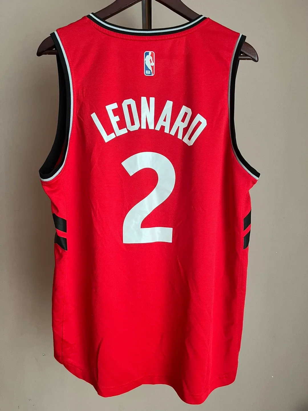 Toronto Raptors Leonard #2 Jersey - Size Large image indicator(4)