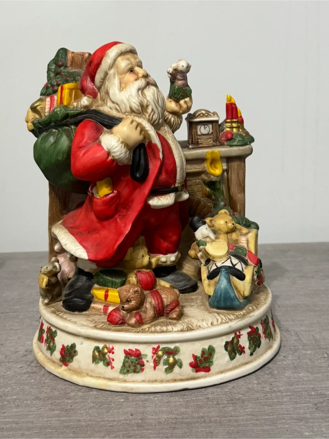 Christmas Classic Santa Claus Porcelain Collectible image indicator(4)