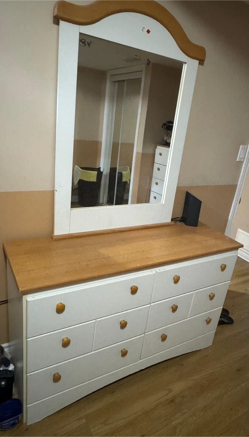 Dressing Table With Large Mirror – Great Condition image indicator(4)