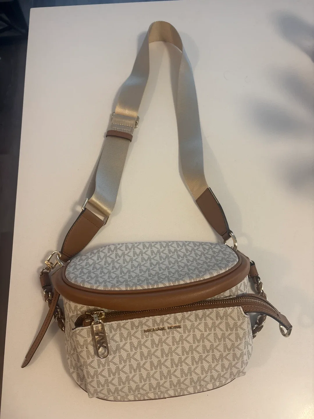 Michael Kors Belt Bag image indicator(4)