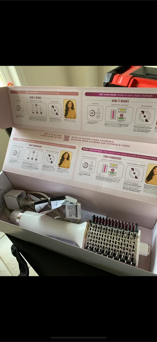 Shark SmoothStyle Heated Brush - Like New! image indicator(2)