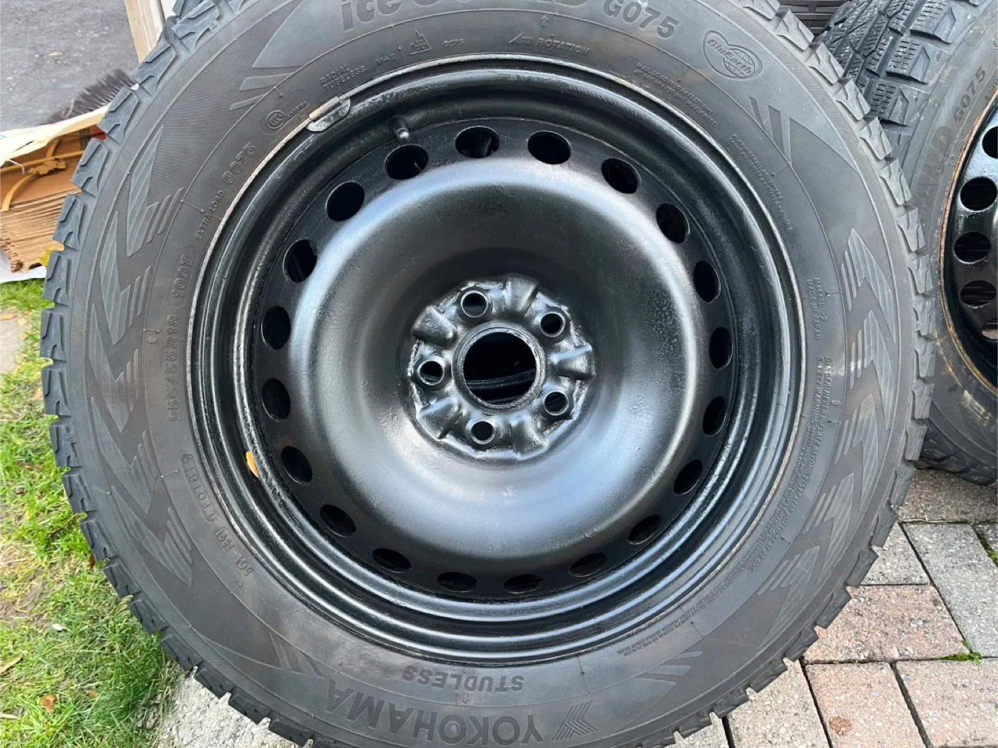 Yokohama IceGuard G075 255/55R18 Winter Tires image indicator(5)