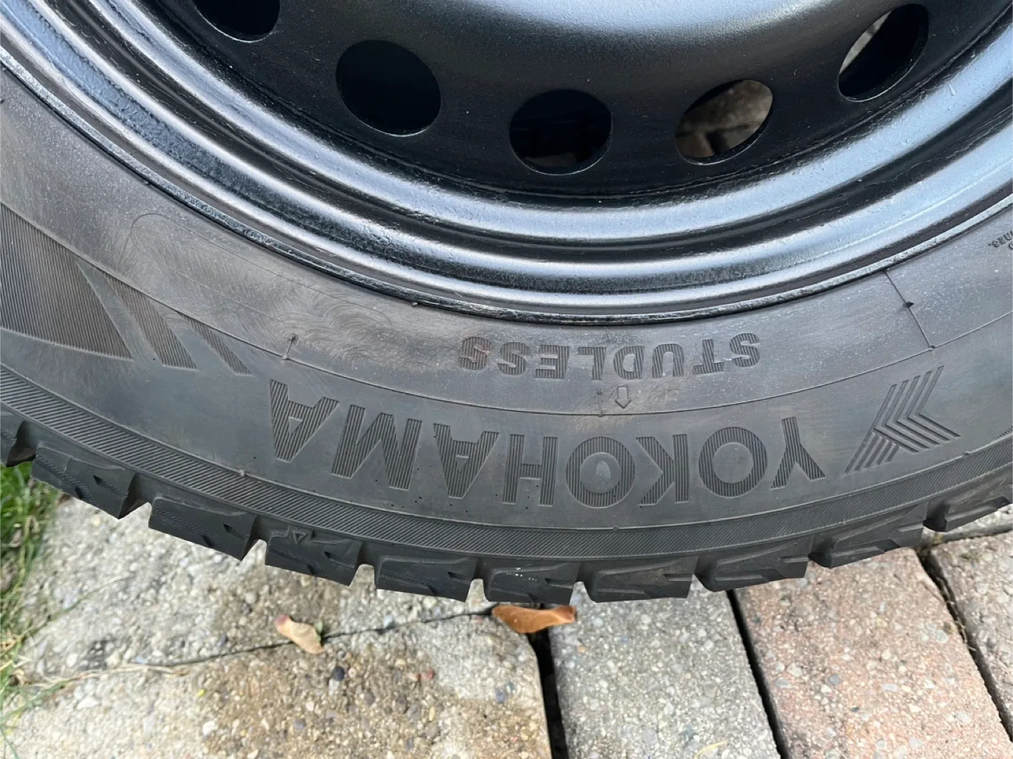 Yokohama IceGuard G075 255/55R18 Winter Tires image indicator(4)