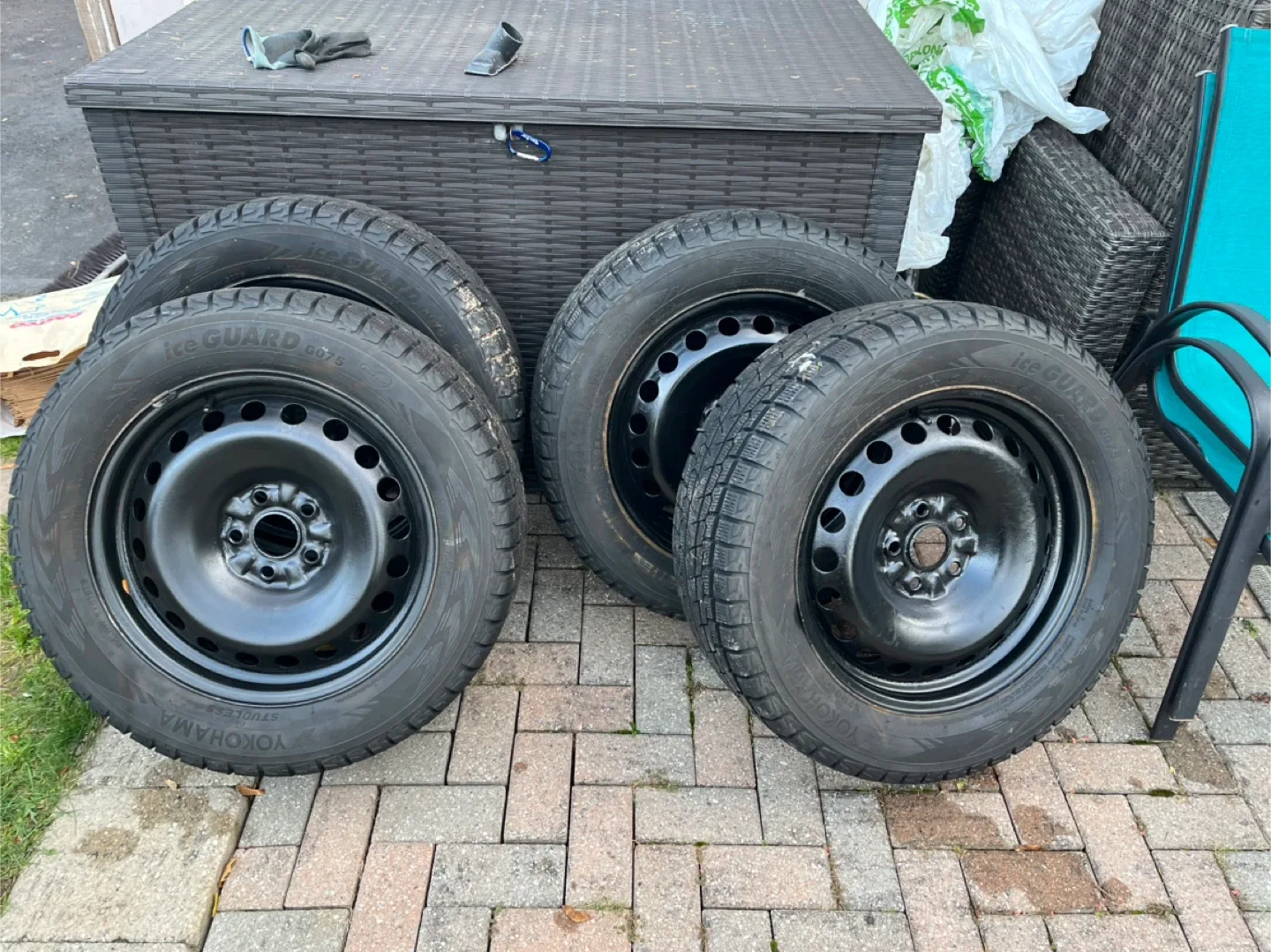 Yokohama IceGuard G075 255/55R18 Winter Tires