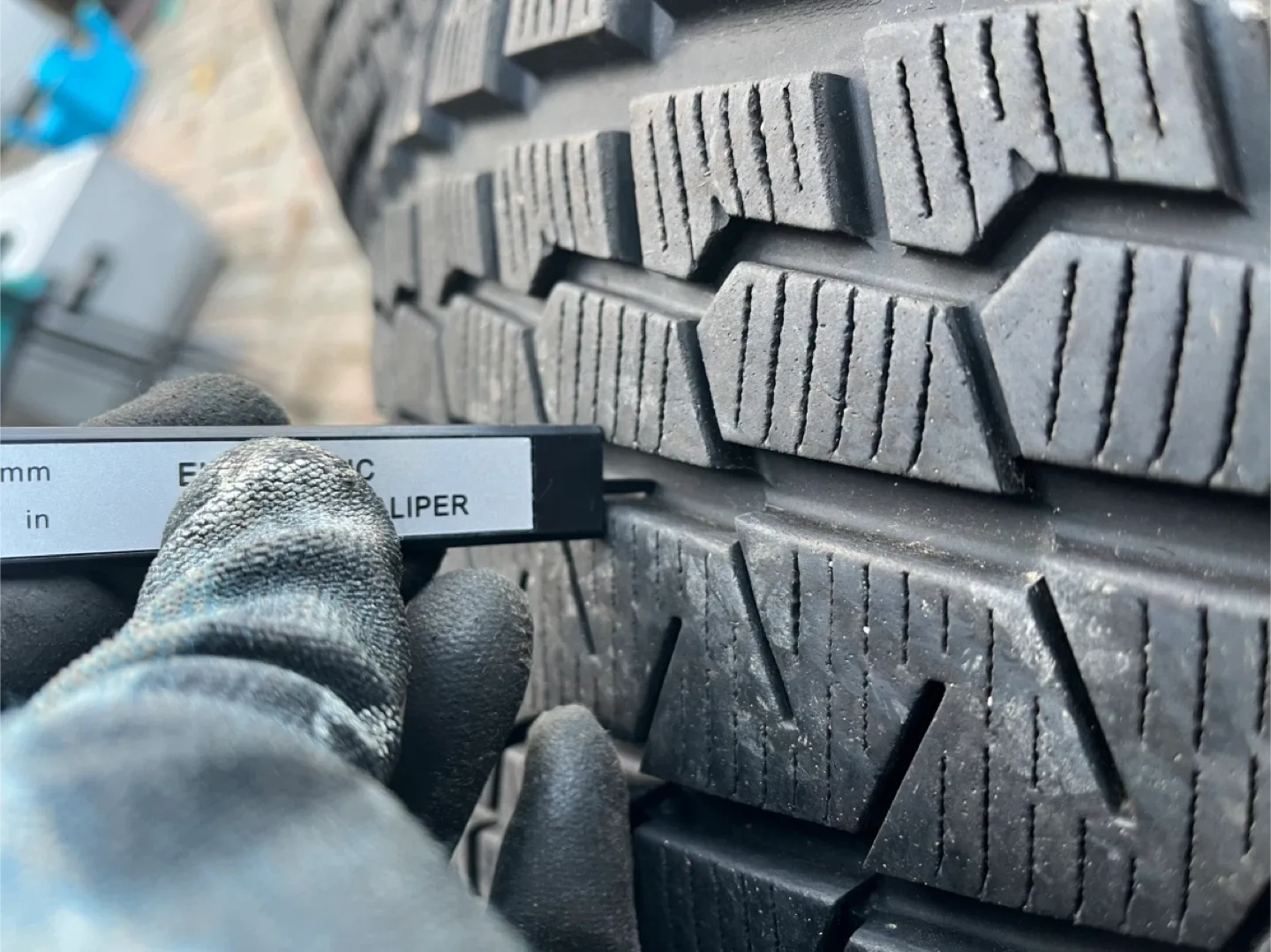 Yokohama IceGuard G075 255/55R18 Winter Tires image indicator(7)