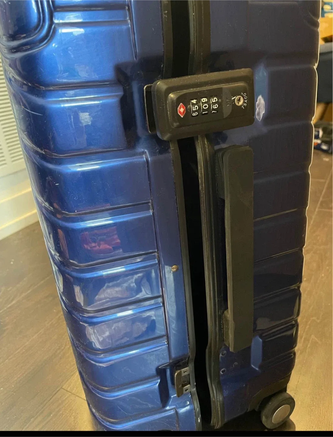 20" American Tourister Cabin Hardside Luggage image indicator(4)