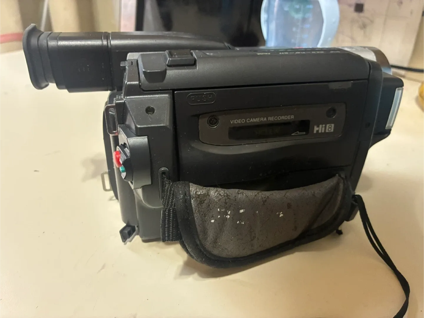 Sony Handycam Vision CCD-TRV68 Hi8 Camcorder image indicator(3)