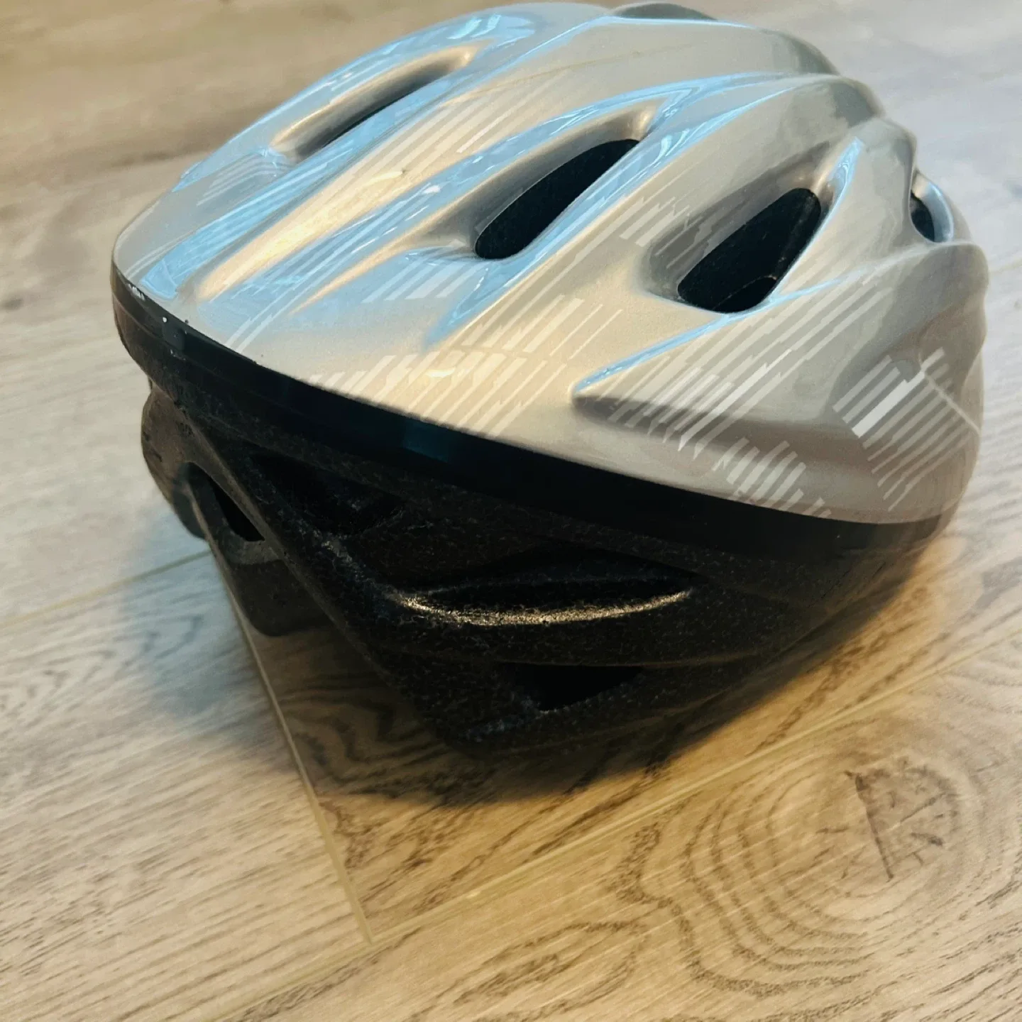 Bell Cruiser Adult M/L Silver Bike Helmet image indicator(3)