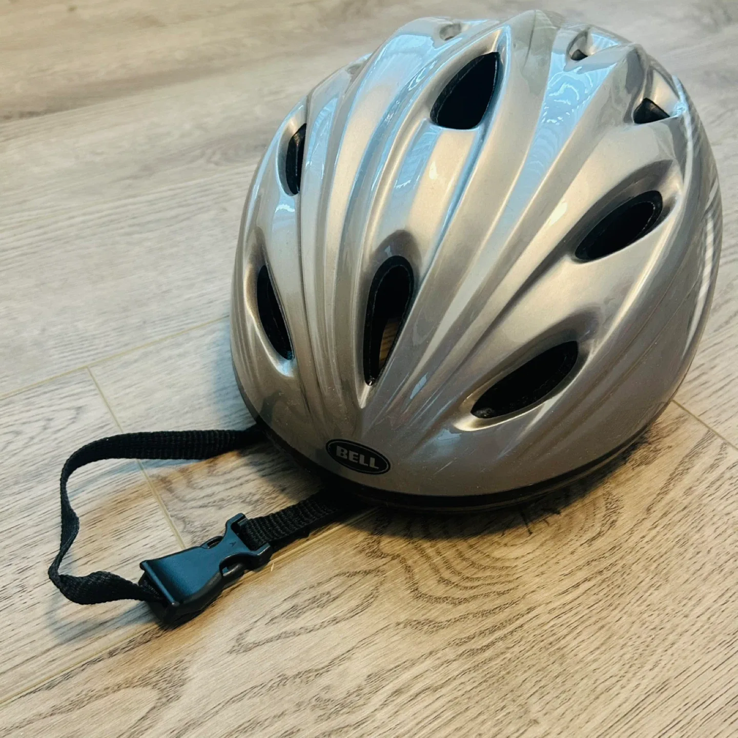 Bell Cruiser Adult M/L Silver Bike Helmet image indicator(2)