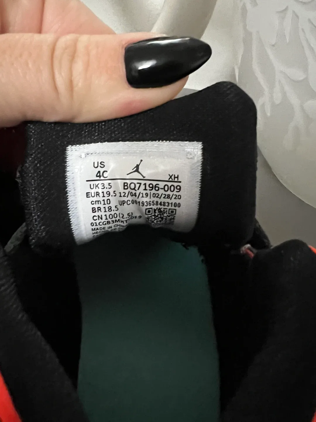 Jordan 1 - Size 4C image indicator(4)