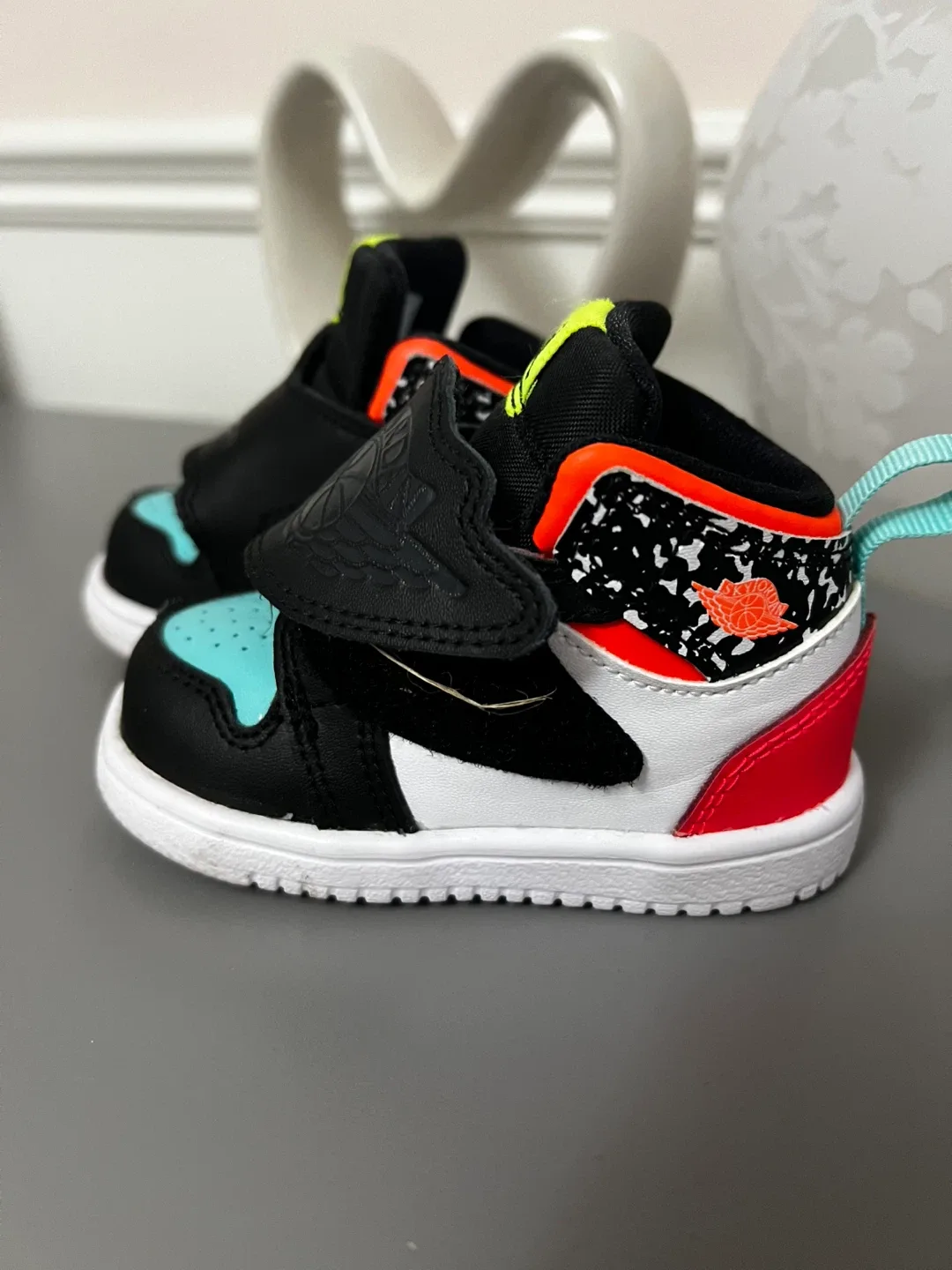 Jordan 1 - Size 4C image indicator(2)