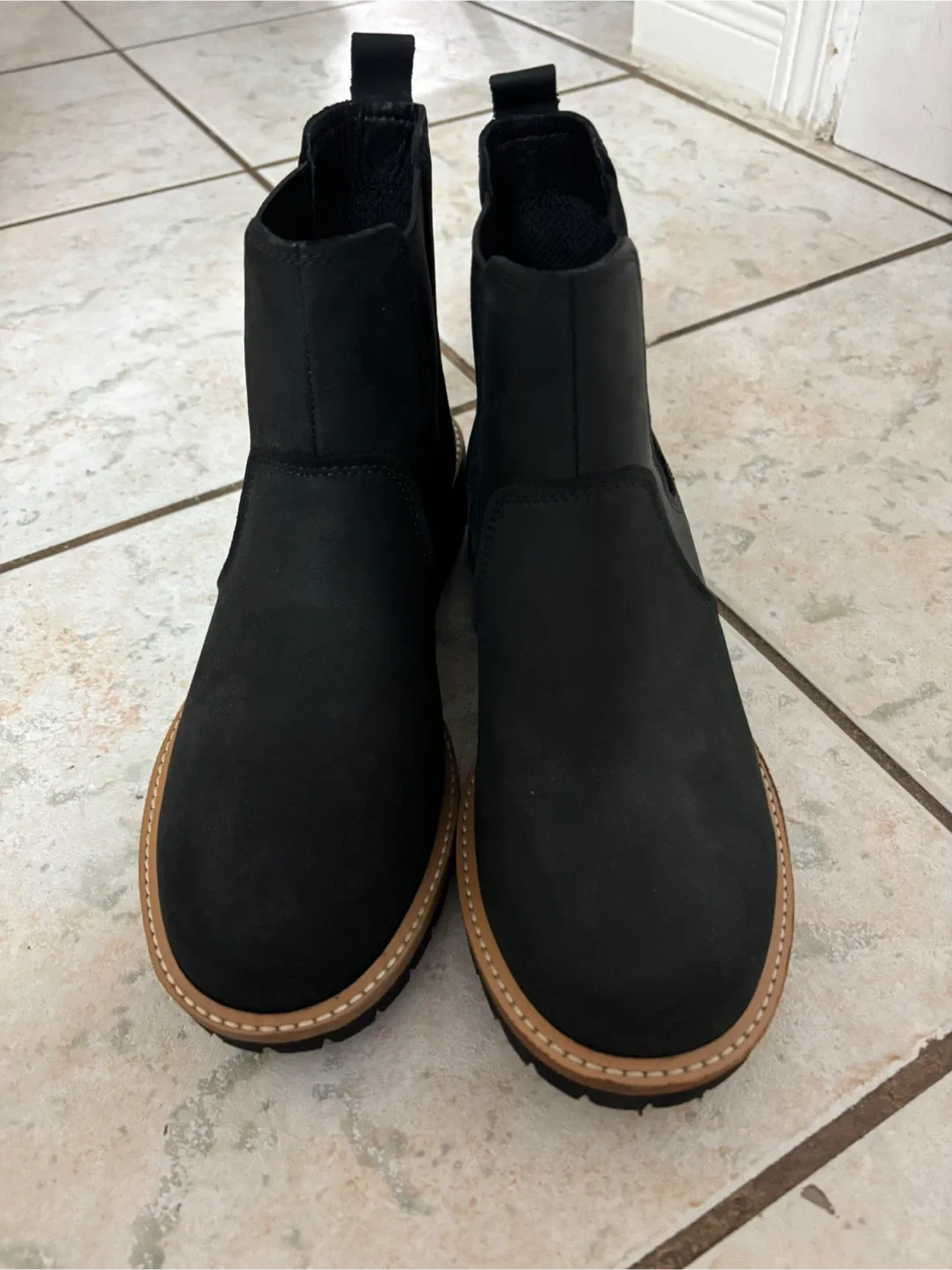 ECCO Black Leather Chelsea Boots - Size 8