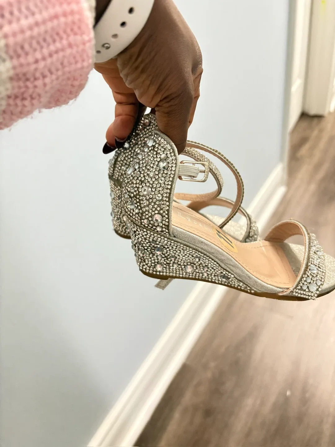 Girls’ Shoes - Size 11 image indicator(2)