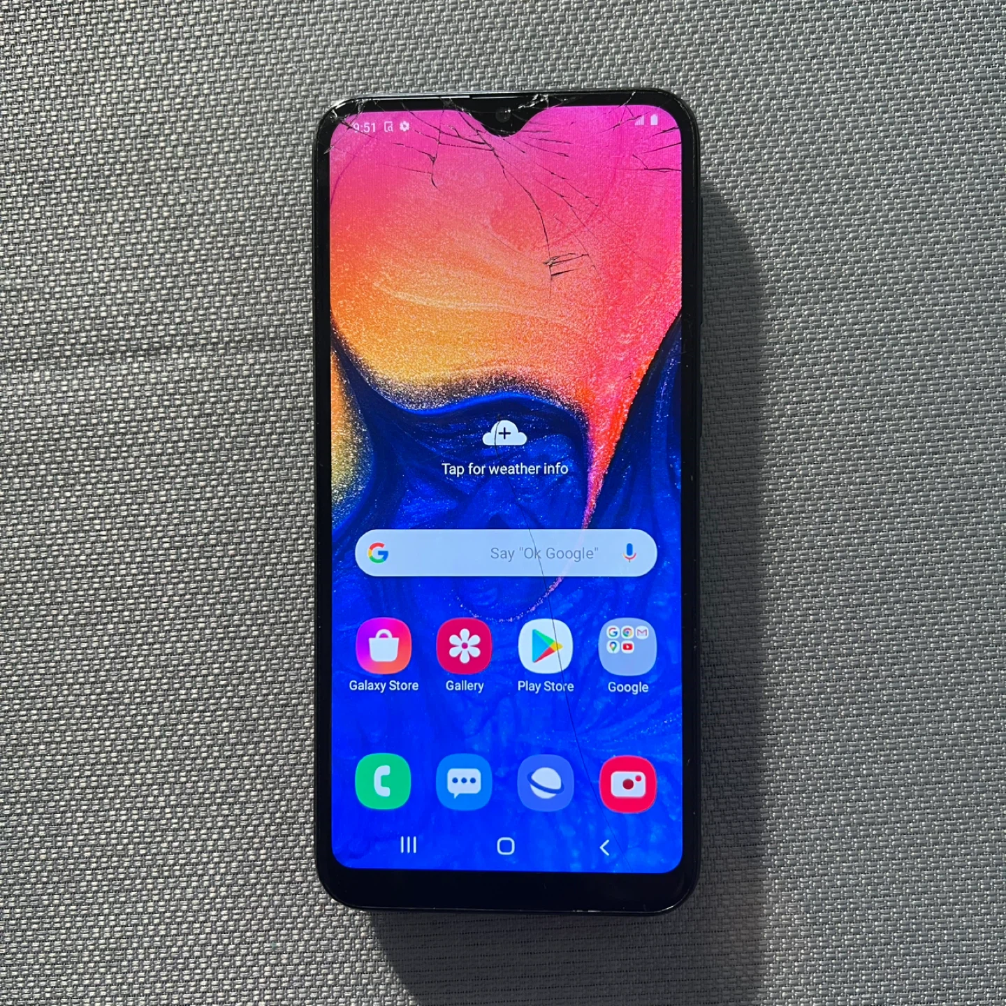 Samsung Galaxy A10e - Cracked Screen - photo 3