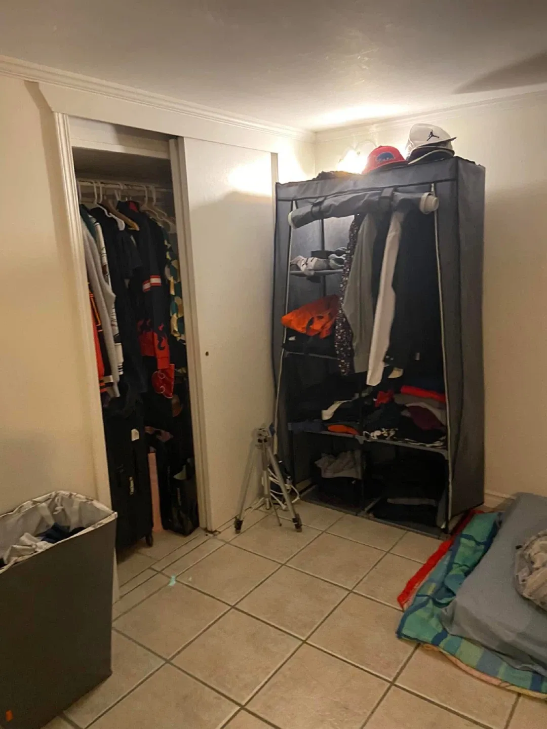 Private Room for Rent. Female Only image indicator(2)