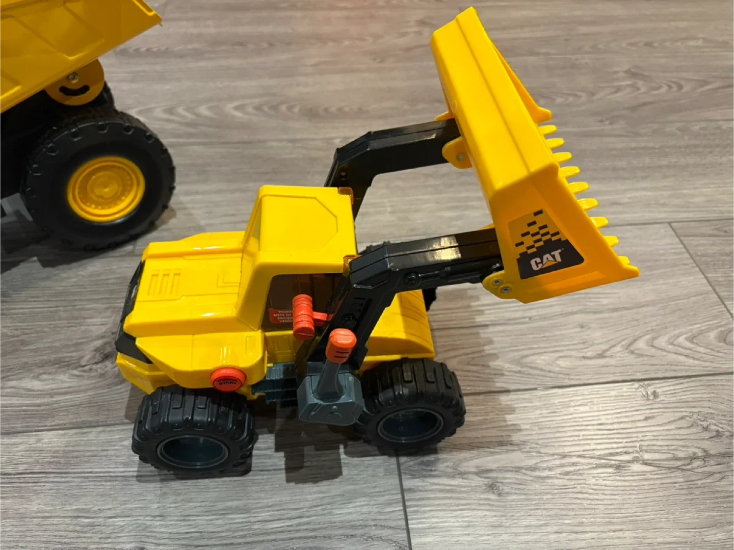 CAT Toy Bulldozer and Steel Dump Truck Set image indicator(6)