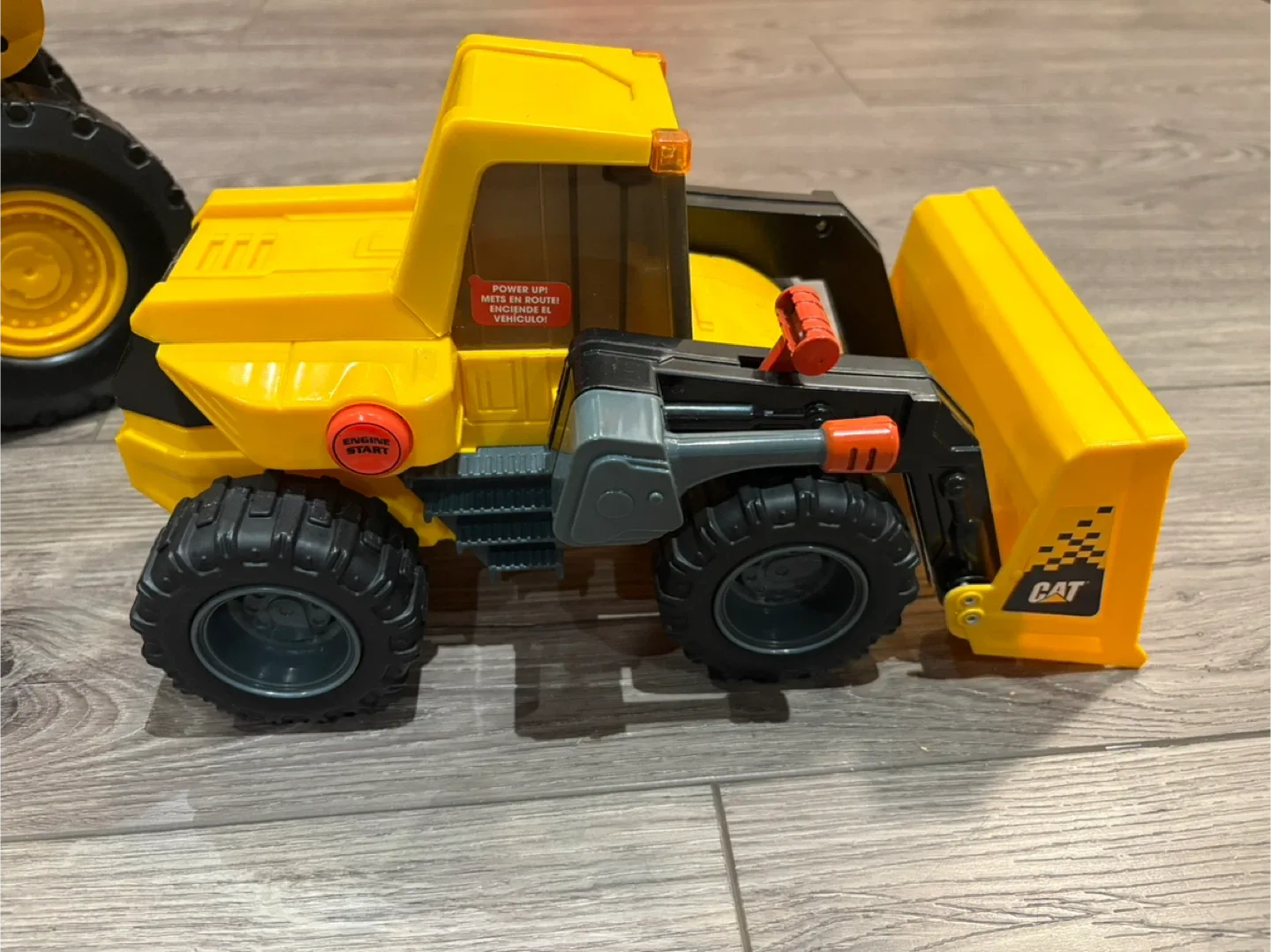 CAT Toy Bulldozer and Steel Dump Truck Set image indicator(5)